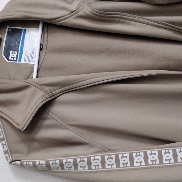 DC Jacket - Picture 2 of 5